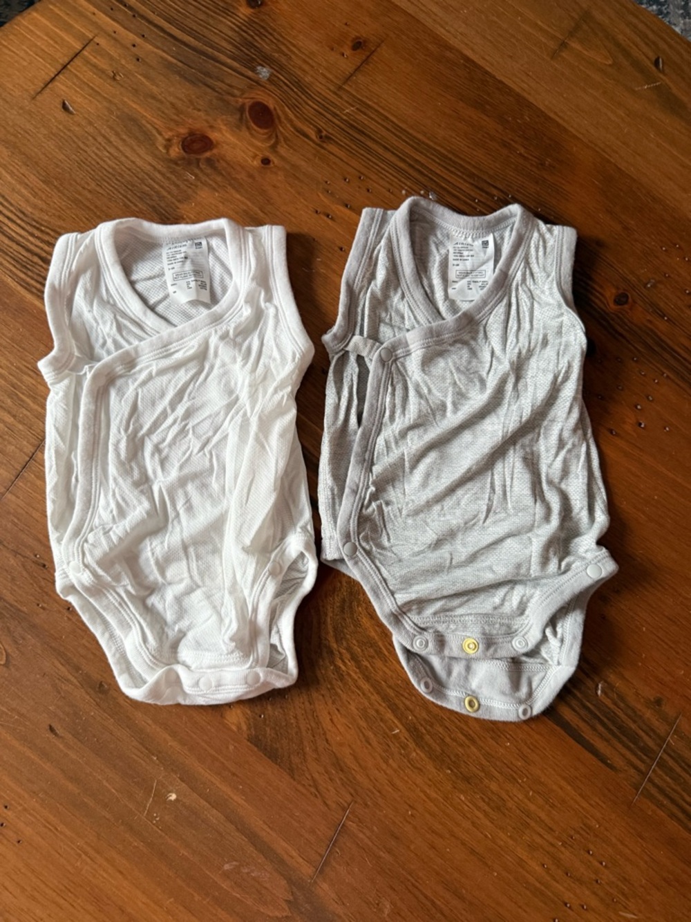 Uniqlo Baby- 2-Pack Baby Kimono Bodysuits - White & Light Gray